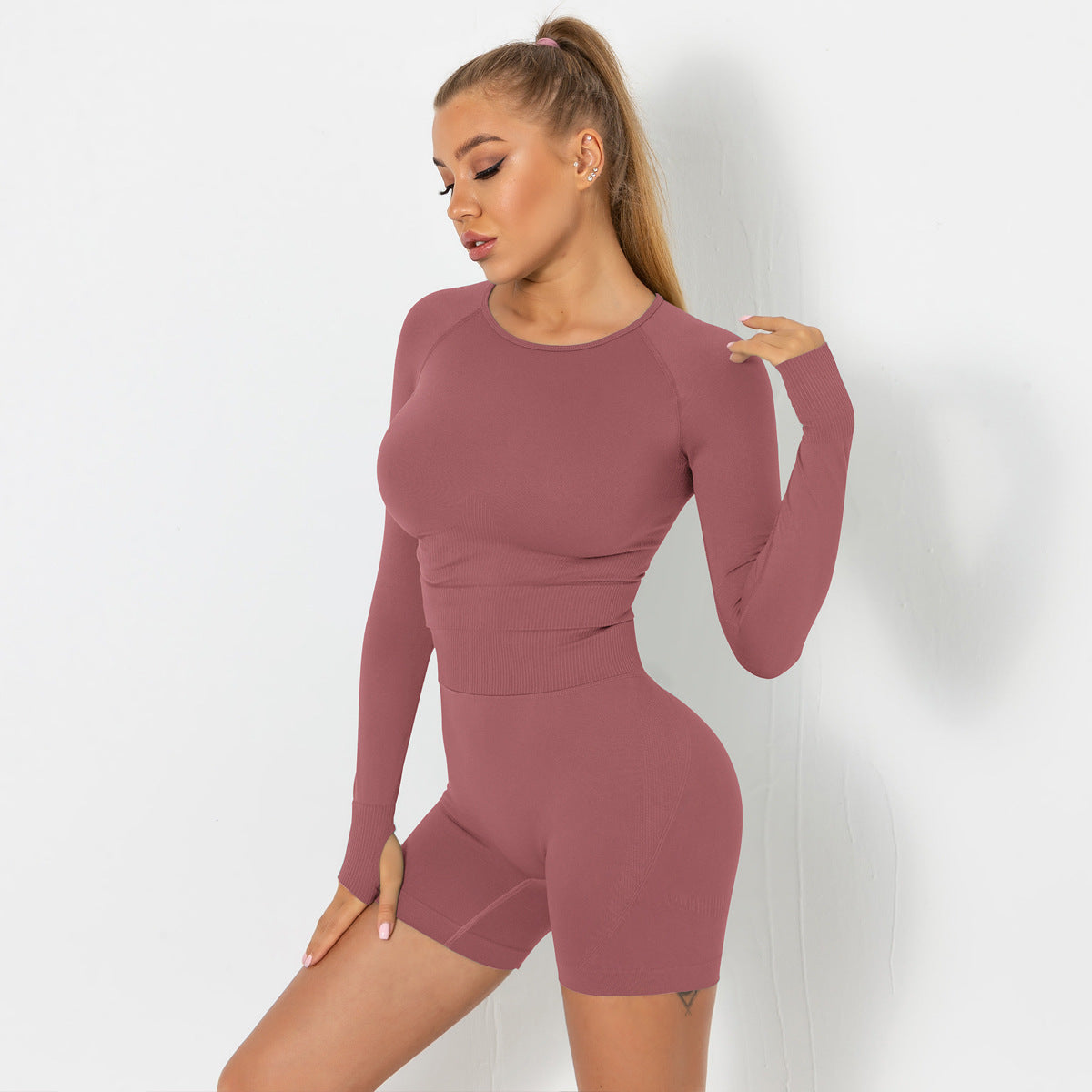 Seamless yoga suit for women running fitness tops tight breathable waist hip shorts quick-drying sports suit