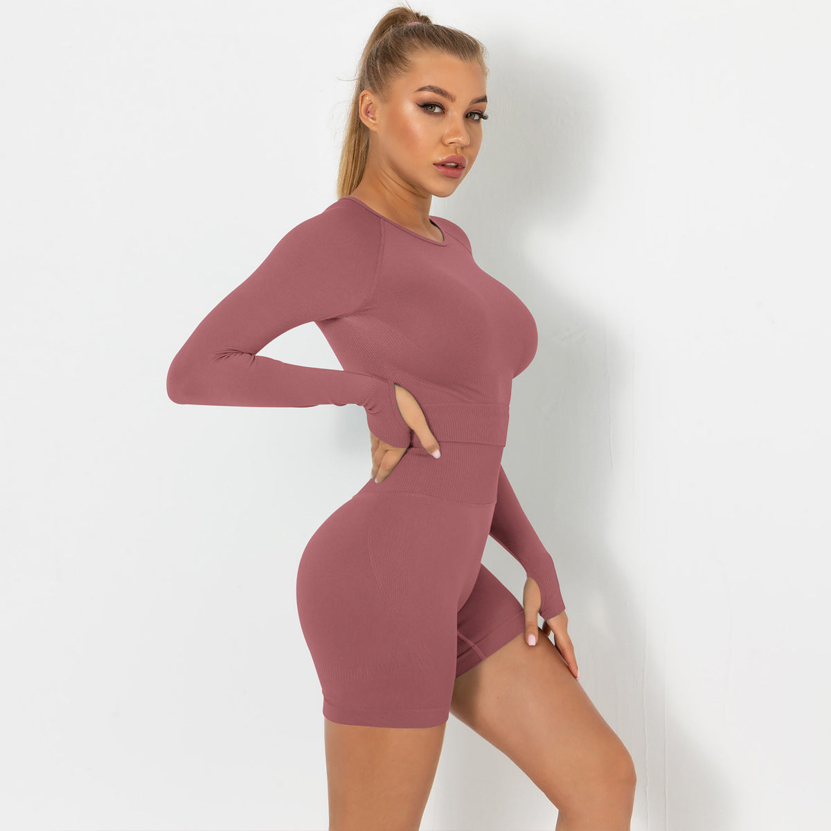 Seamless yoga suit for women running fitness tops tight breathable waist hip shorts quick-drying sports suit