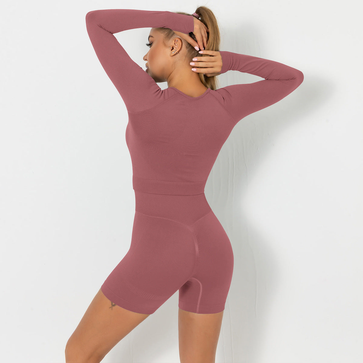 Seamless yoga suit for women running fitness tops tight breathable waist hip shorts quick-drying sports suit