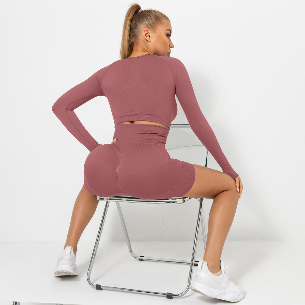 Seamless yoga suit for women running fitness tops tight breathable waist hip shorts quick-drying sports suit