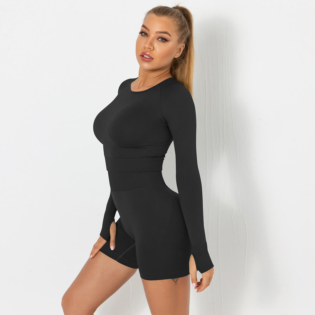 Seamless yoga suit for women running fitness tops tight breathable waist hip shorts quick-drying sports suit