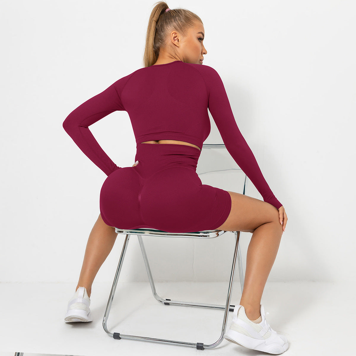 Seamless yoga suit for women running fitness tops tight breathable waist hip shorts quick-drying sports suit