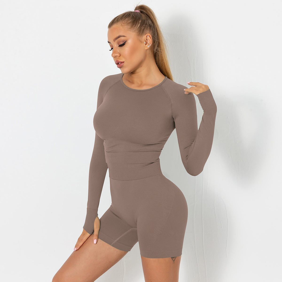 Seamless yoga suit for women running fitness tops tight breathable waist hip shorts quick-drying sports suit