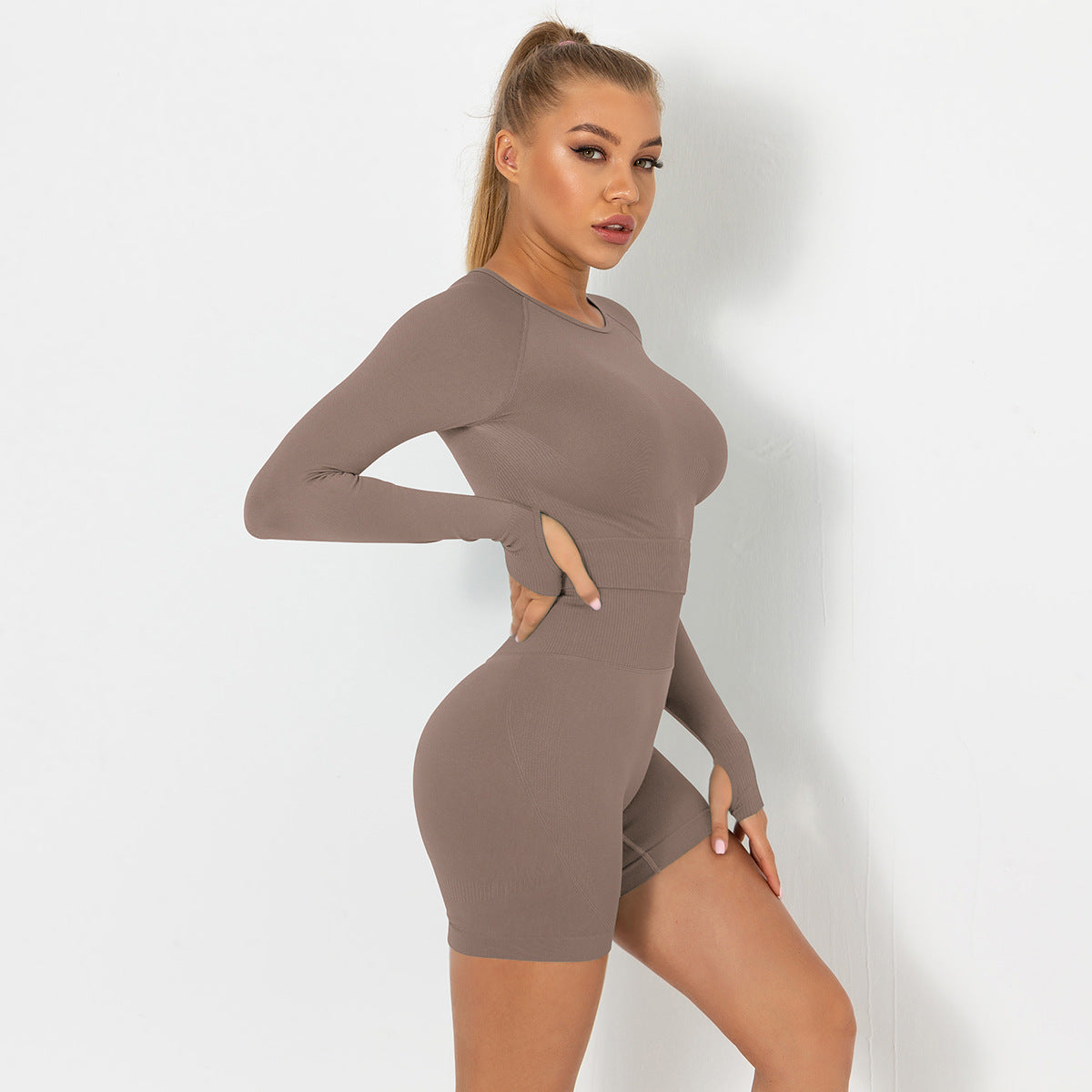 Seamless yoga suit for women running fitness tops tight breathable waist hip shorts quick-drying sports suit